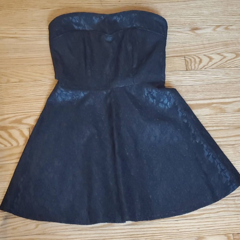 Black strapless lace dress w/ sweetheart neckline